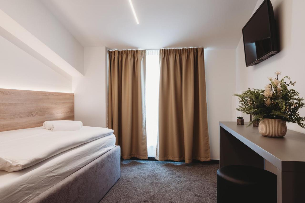Bells Osijek Hotel Exterior photo
